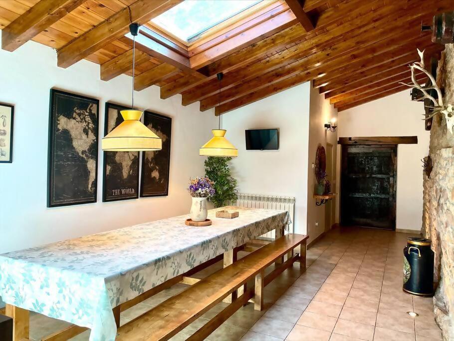 Lodge El Currillo Preciosa Al Lado Cabarceno Argomilla